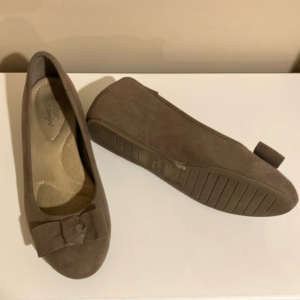 Dexflex Comfort Taupe Flats with Bow